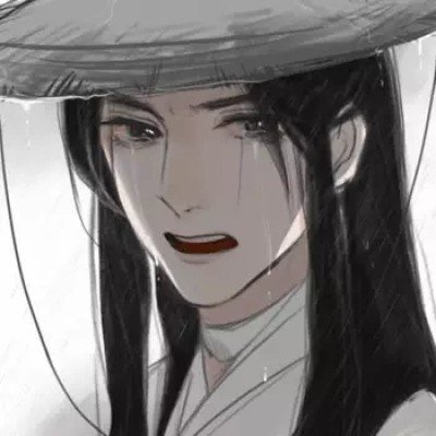 火车突然驶来 母亲贴地卧倒护住孩子